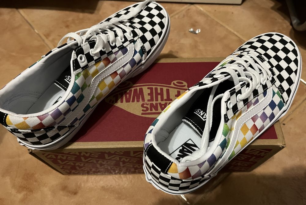 Tenis vans quadrados coloridos rainbow