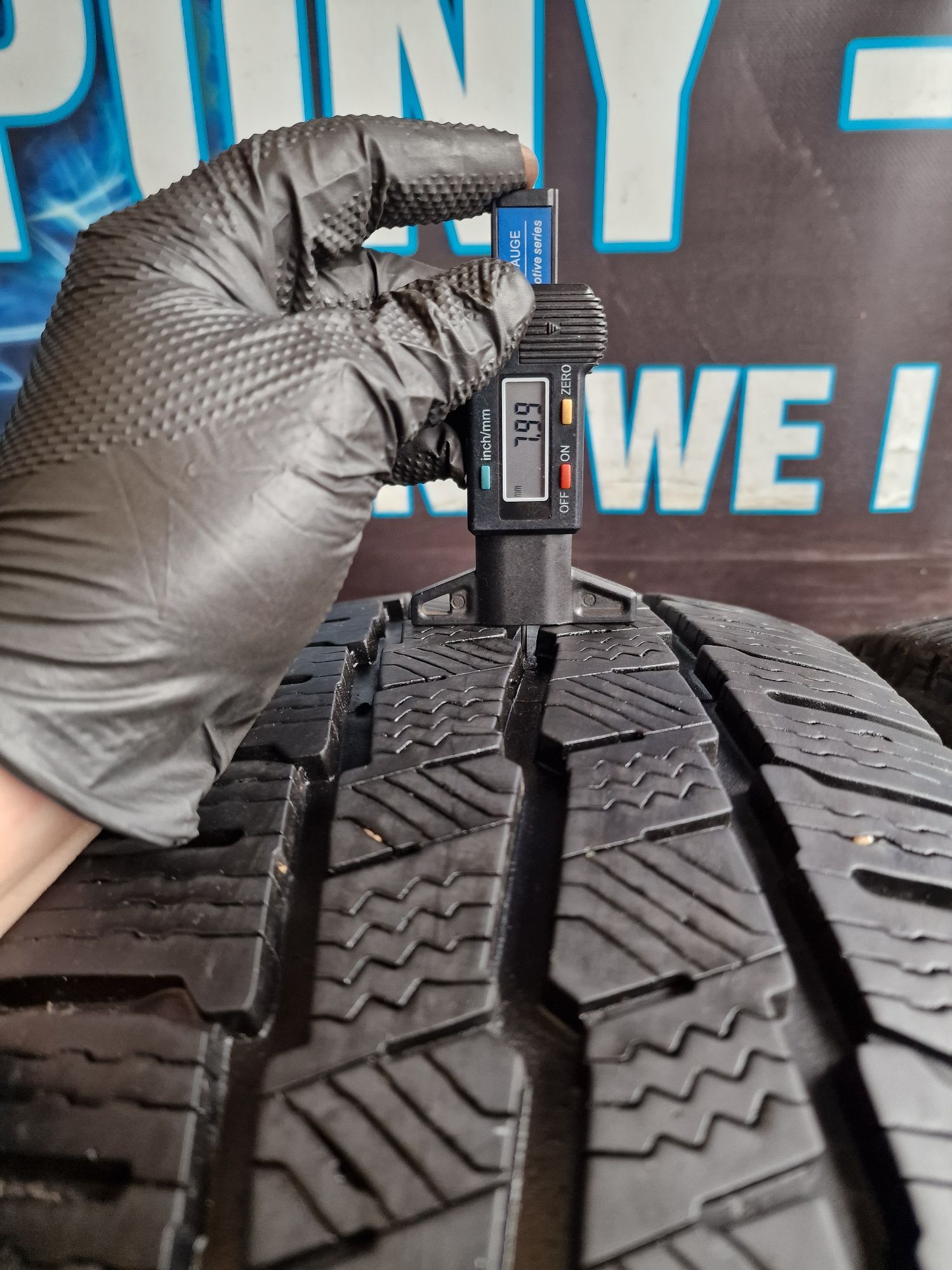 Opony zimowe 215/60/17C Michelin wzmacniane Para 7.8mm