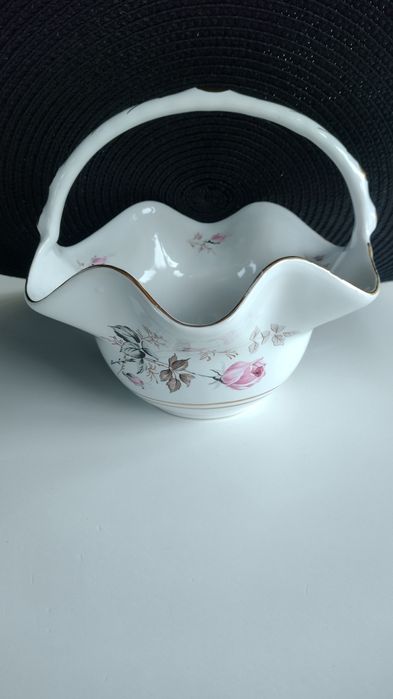 Koszyczek Chodzież w piękne zdobienia