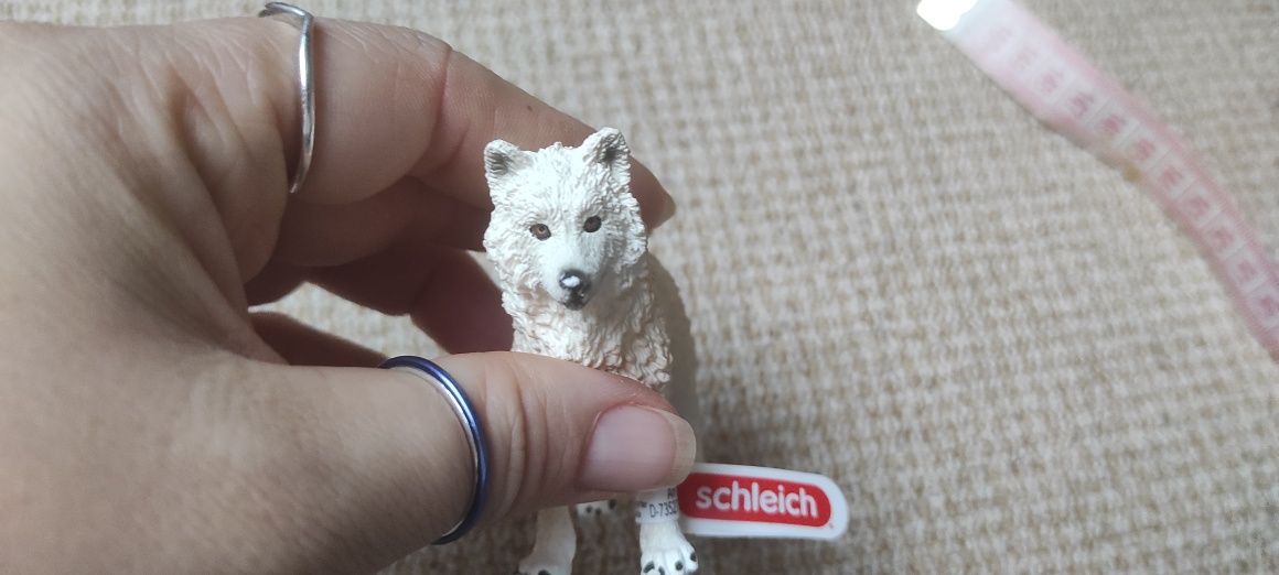 Носороги и волк Schleich