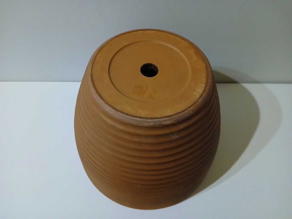 Vaso de barro cónico