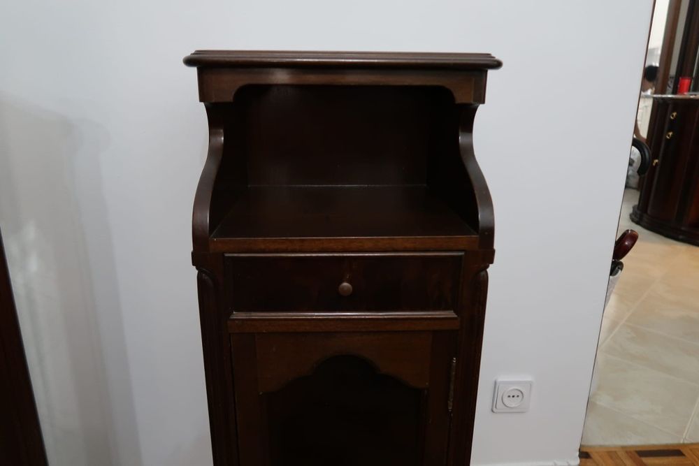 Movel com porta e gaveta