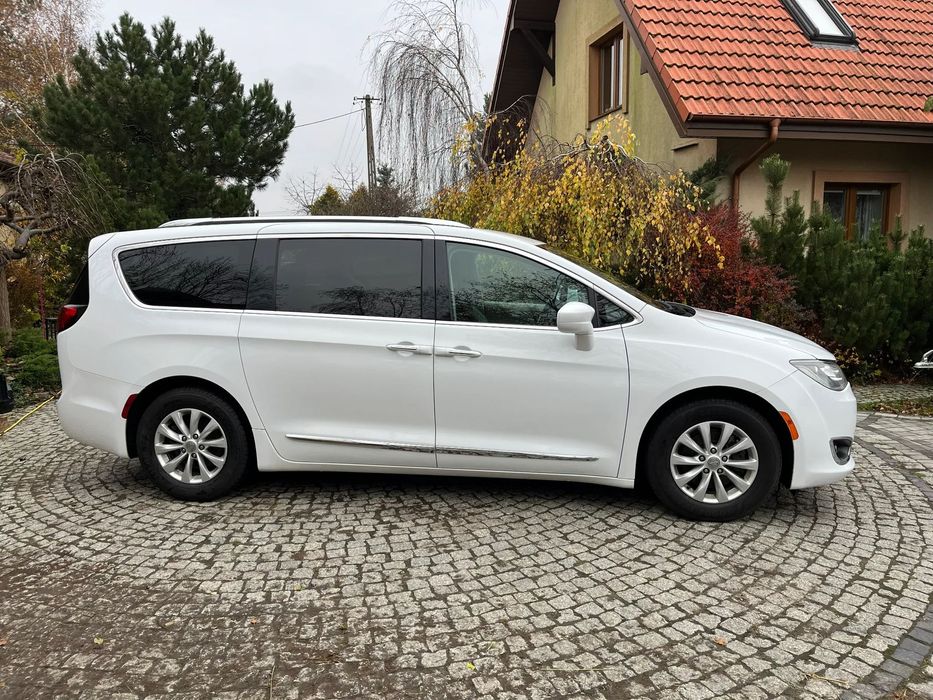 Chrysler Pacifica CHRYSLER Pacyfica 8 osobowa rok 2019 bogate wyposażenie