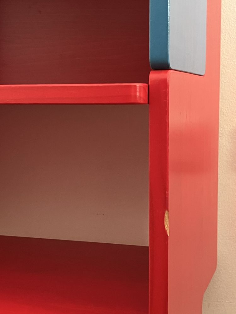 Prateleira de madeira ikea para quarto de criança