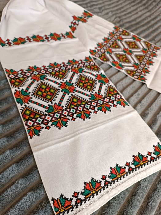 Давній рушничок вишитий