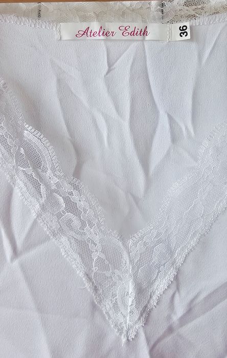 Nowa cieniutka bluzka z koronką z dekoltem V, Atelier Edith, rozm S