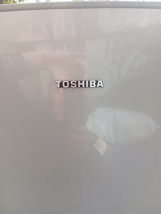 Продам холодильник Тошиба б у в отличном состоянии