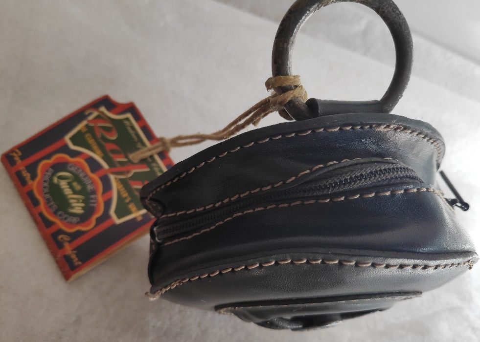 Bolsa em pele para uso á cinta.