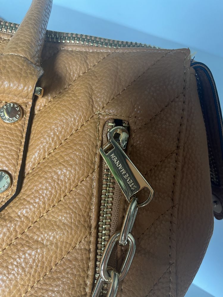 Torebka kamel brązowa złoty łańcuch steve madden