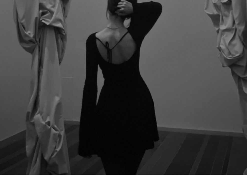 чорні міні сукня з відкритою спинкою