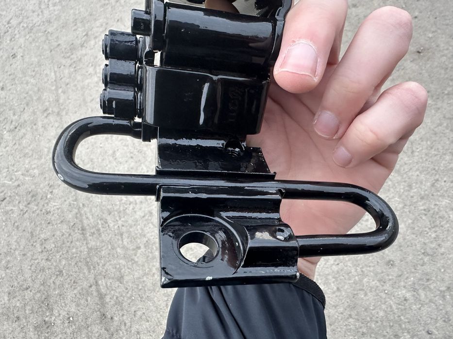 Права передня петля Skoda Tour