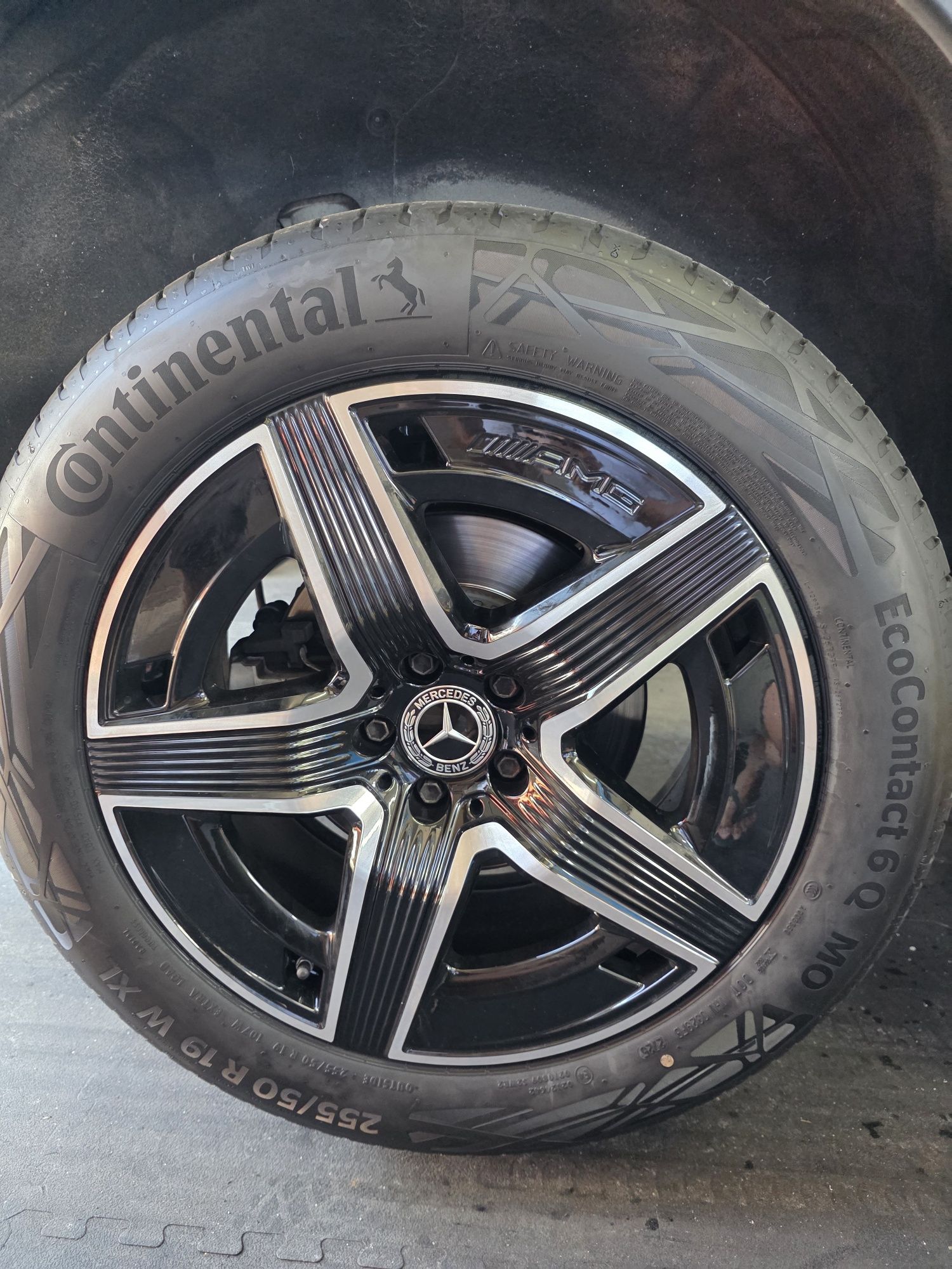 Jantes 19 AMG originais com pneus.