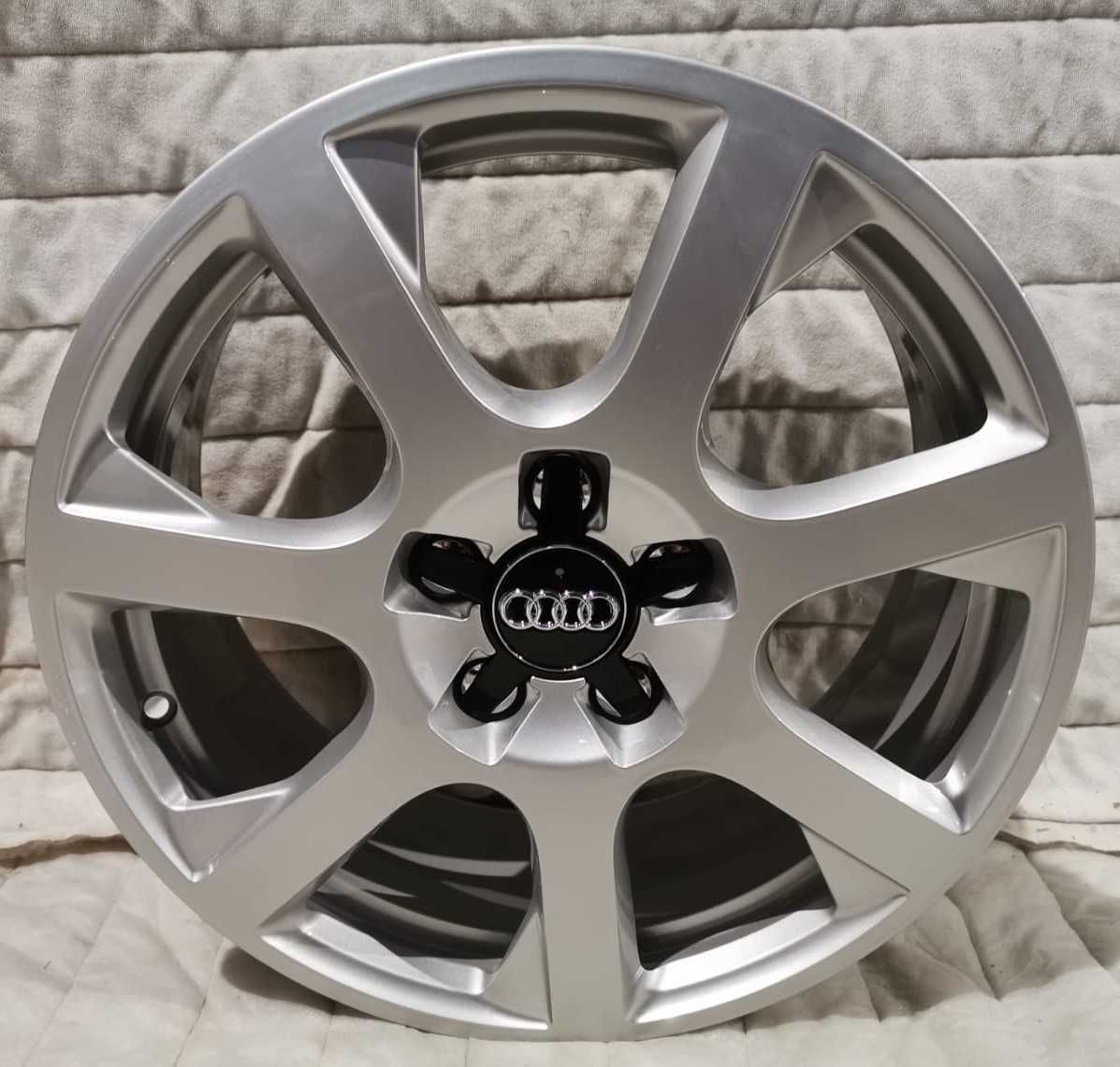 alufelgi 7x17" ET37 Audi Q5 Q3 A3 A4 A6 8R0 nowe oryginalne