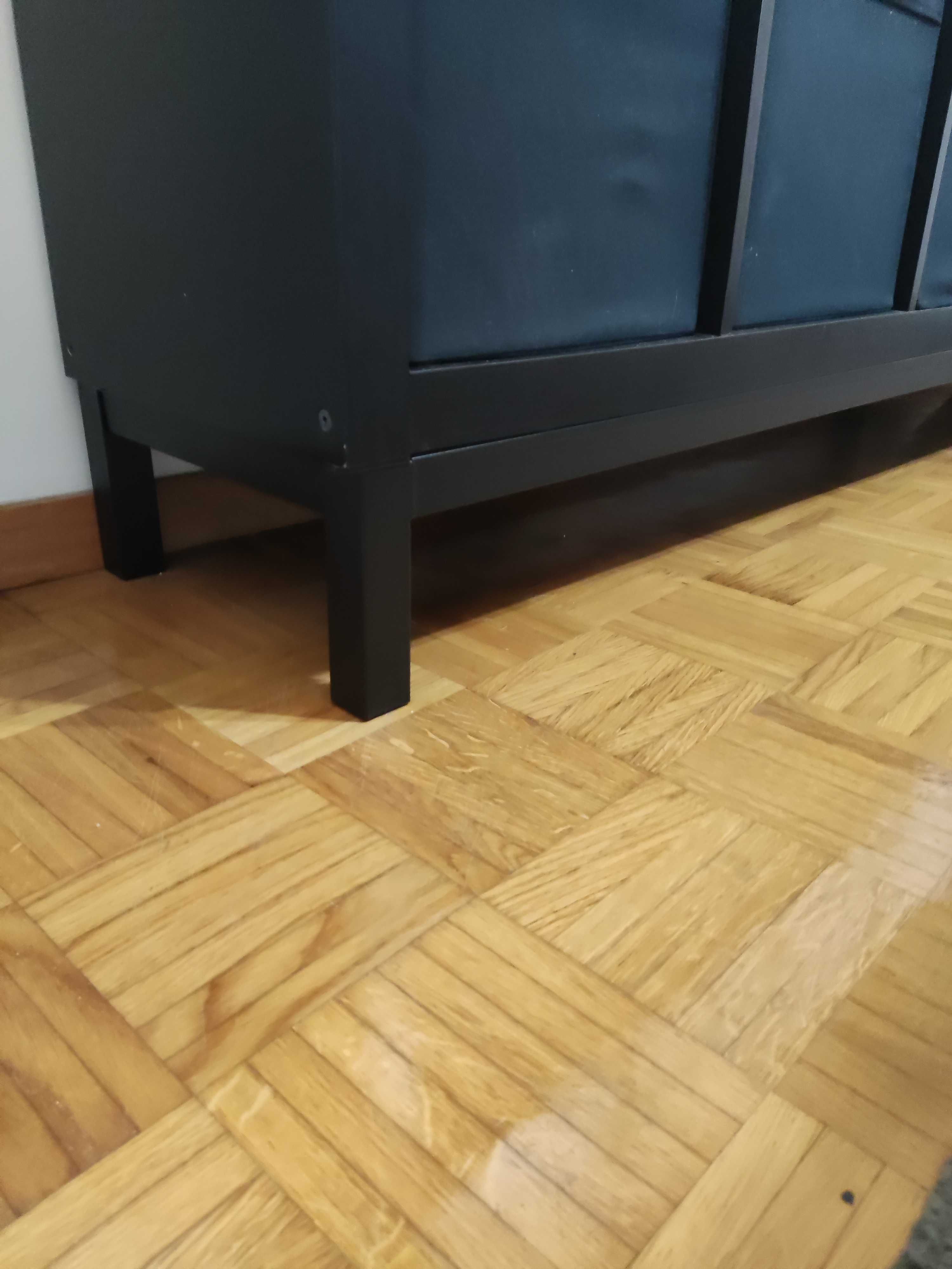 Móvel preto do ikea