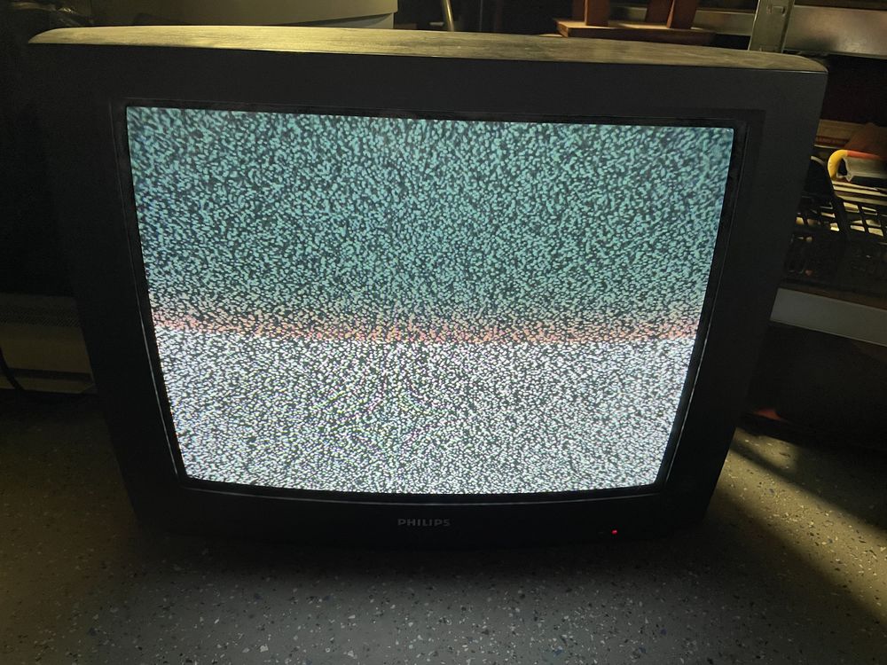 Stary telewizor Philips, działający