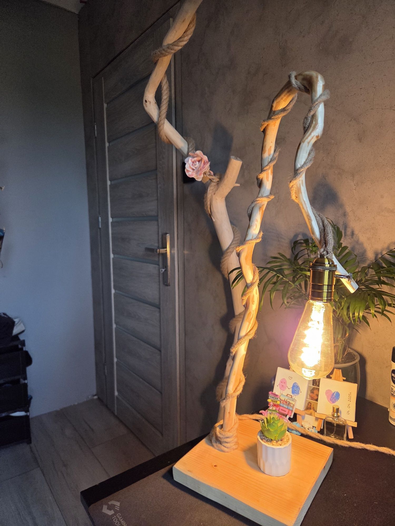 Lampka stołowa handmade z drewna/gałęzi