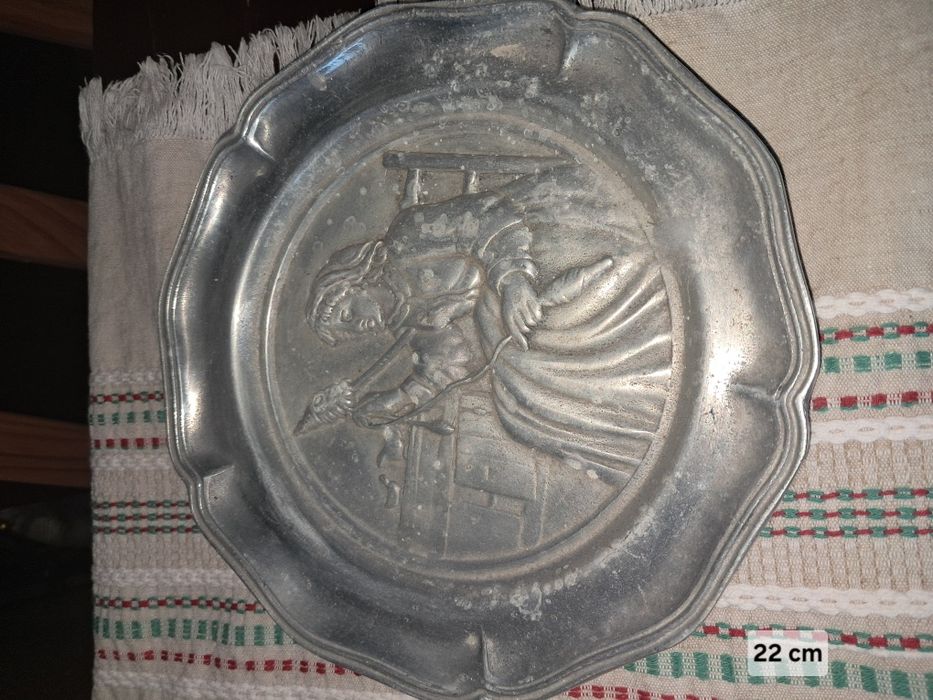 Oeato decorativo em estanho