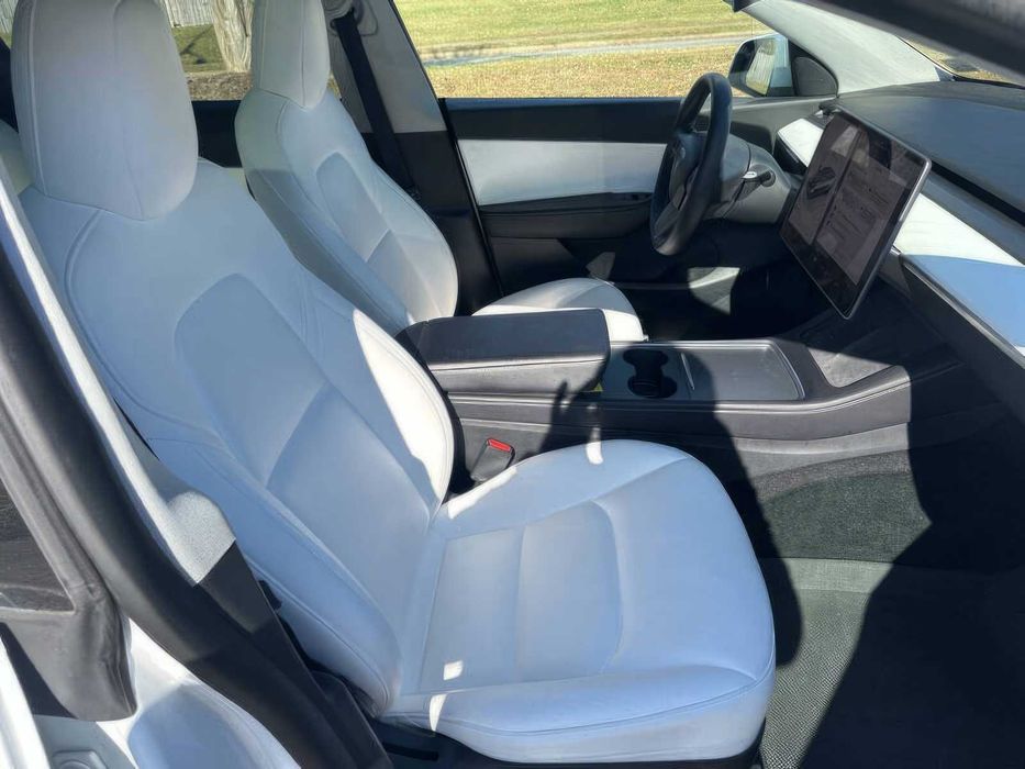 Tesla Model Y Long Range      2022