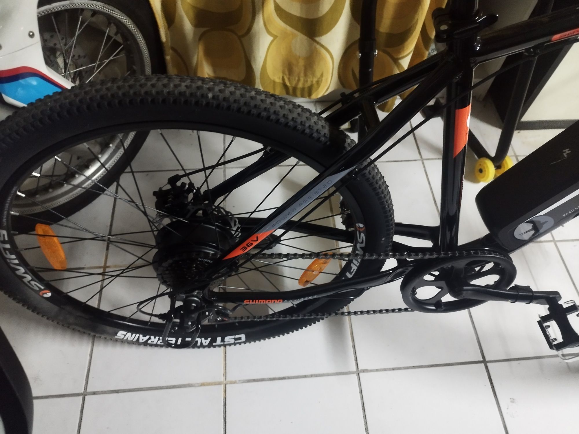 Bicicleta eléctrica BTT, como nova