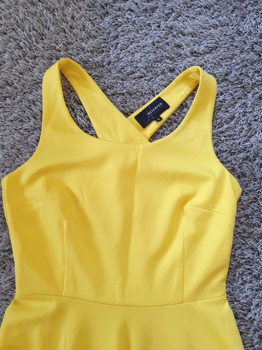 Piękna żółta sukienka S 36 M 38 rozkloszowana plecy wiosna święta