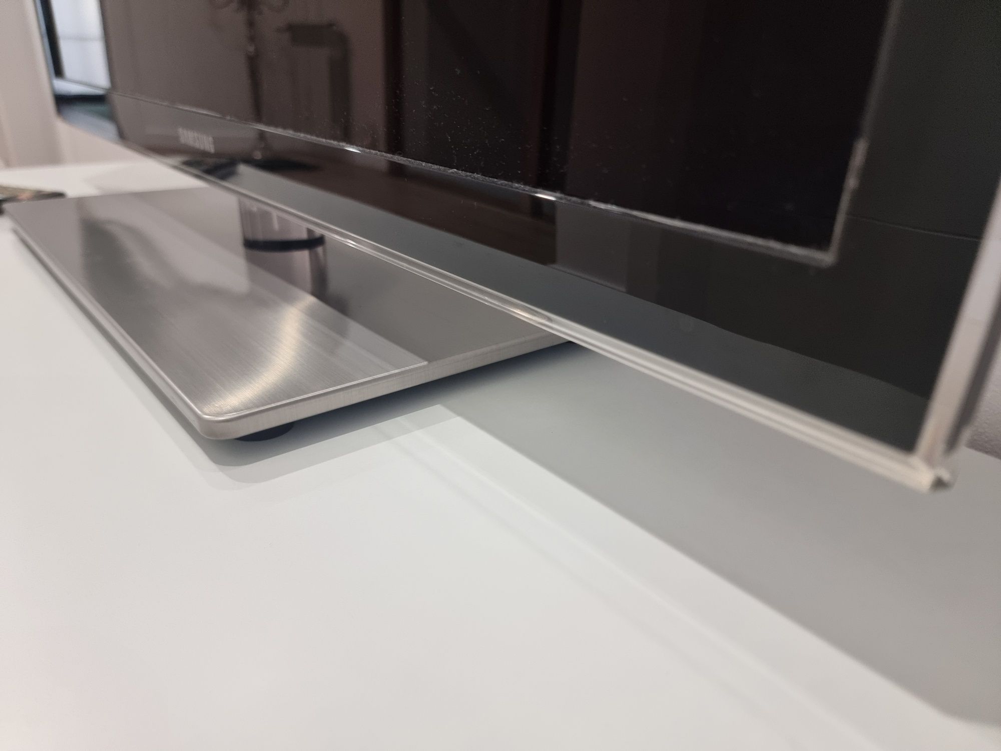 Telewizor LED Samsung UE40C6000RW szafka wieszak ścienny