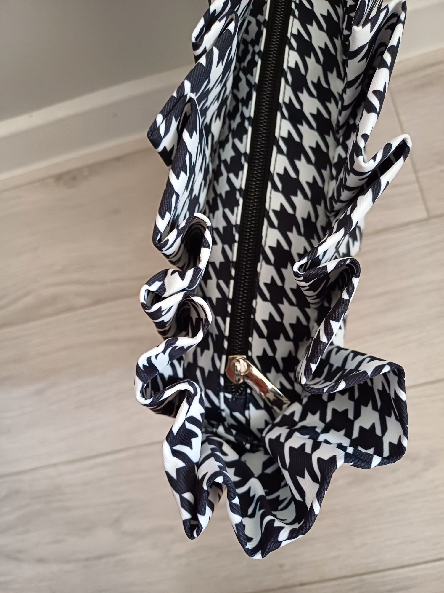 O Bag Mini, organizer w pepitkę z falbanką do torebki
