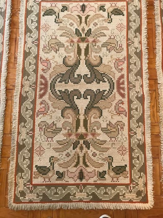 DOIS TAPETES de ARRAIOLOS - Excelente estado de conservação