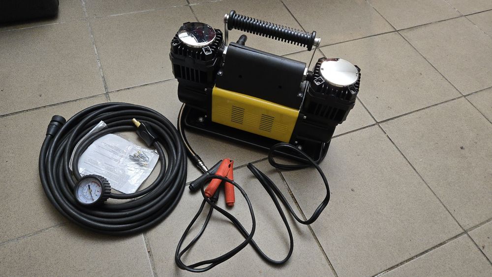 Kompresor samochodowy OFFROAD 12-13.5V 300l/min