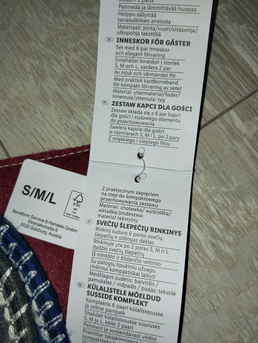 Набор гостевых тапочек в стильном чехле для хранения.