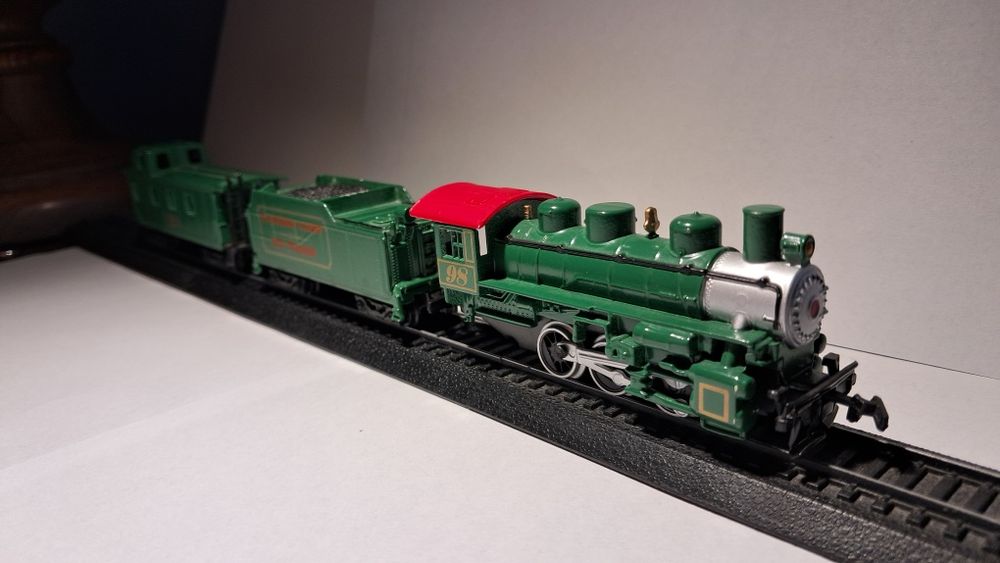 Parowóz Maisto z weglarką oraz wagonem pocztowym 1:131