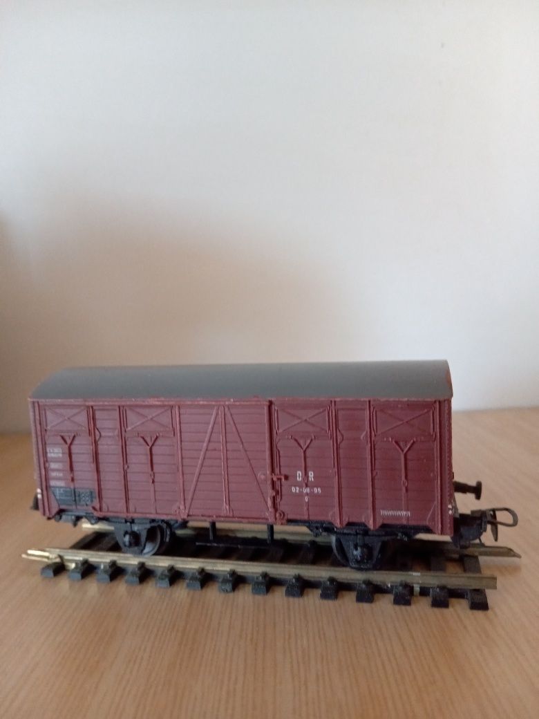 Wagon towarowy kryty 2 oś. PIKO