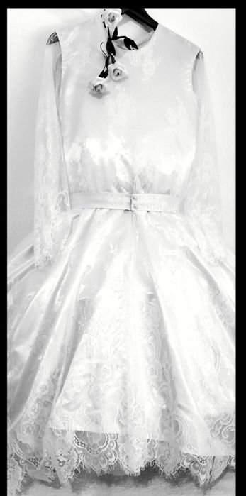 Vestido exclusivo todo em renda e seda branco pérola novo