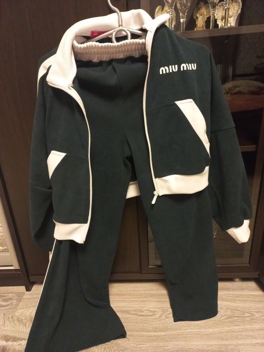 Продам костюм на дівчинку