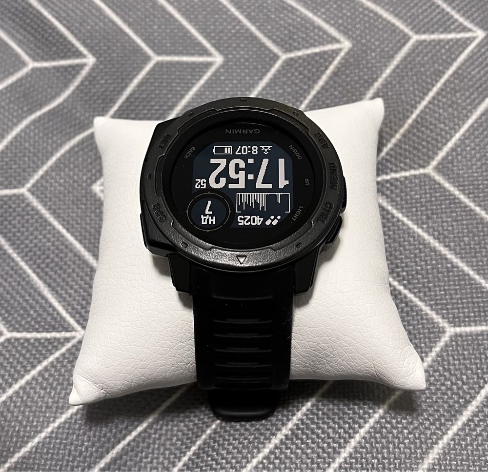 Смарт-годинник Garmin Instinct Graphite