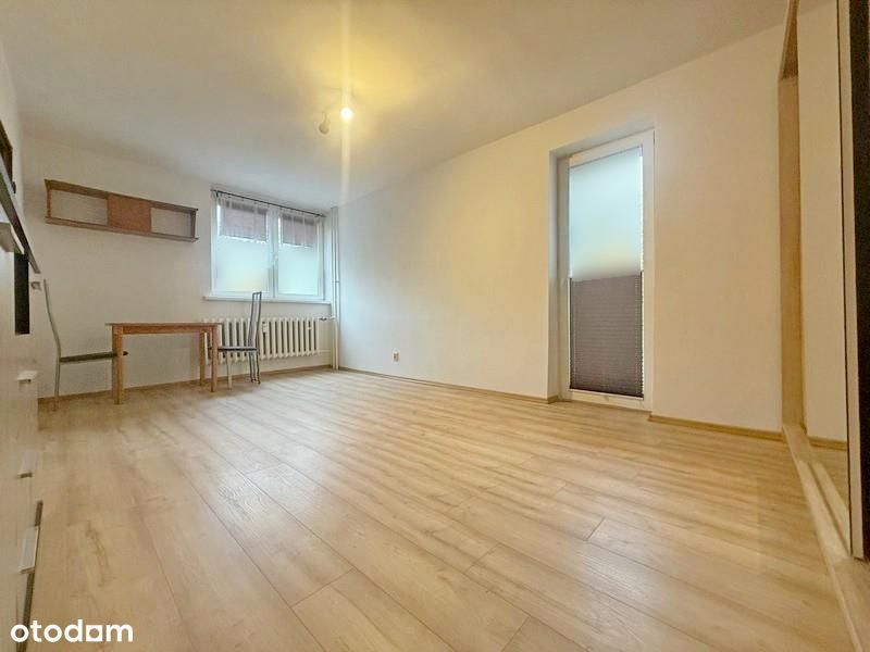 Tania Kawalerka, II piętro, Klucze w biurze