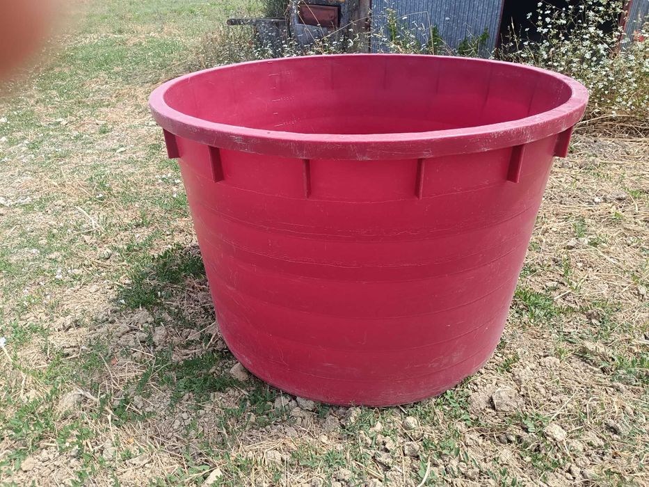 Dorna em plástico de 750 litros