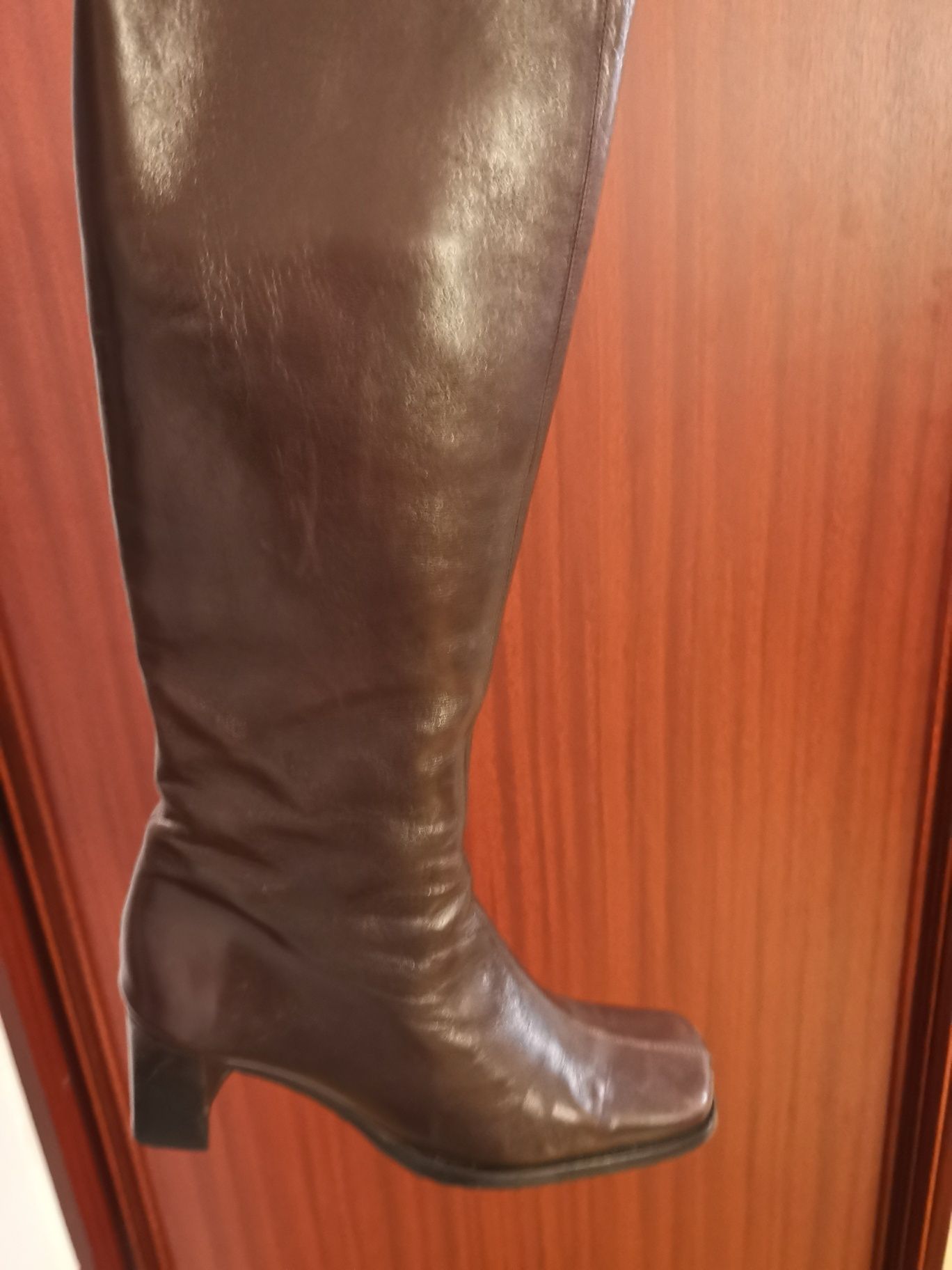 Skórzane kozaki eleganckie