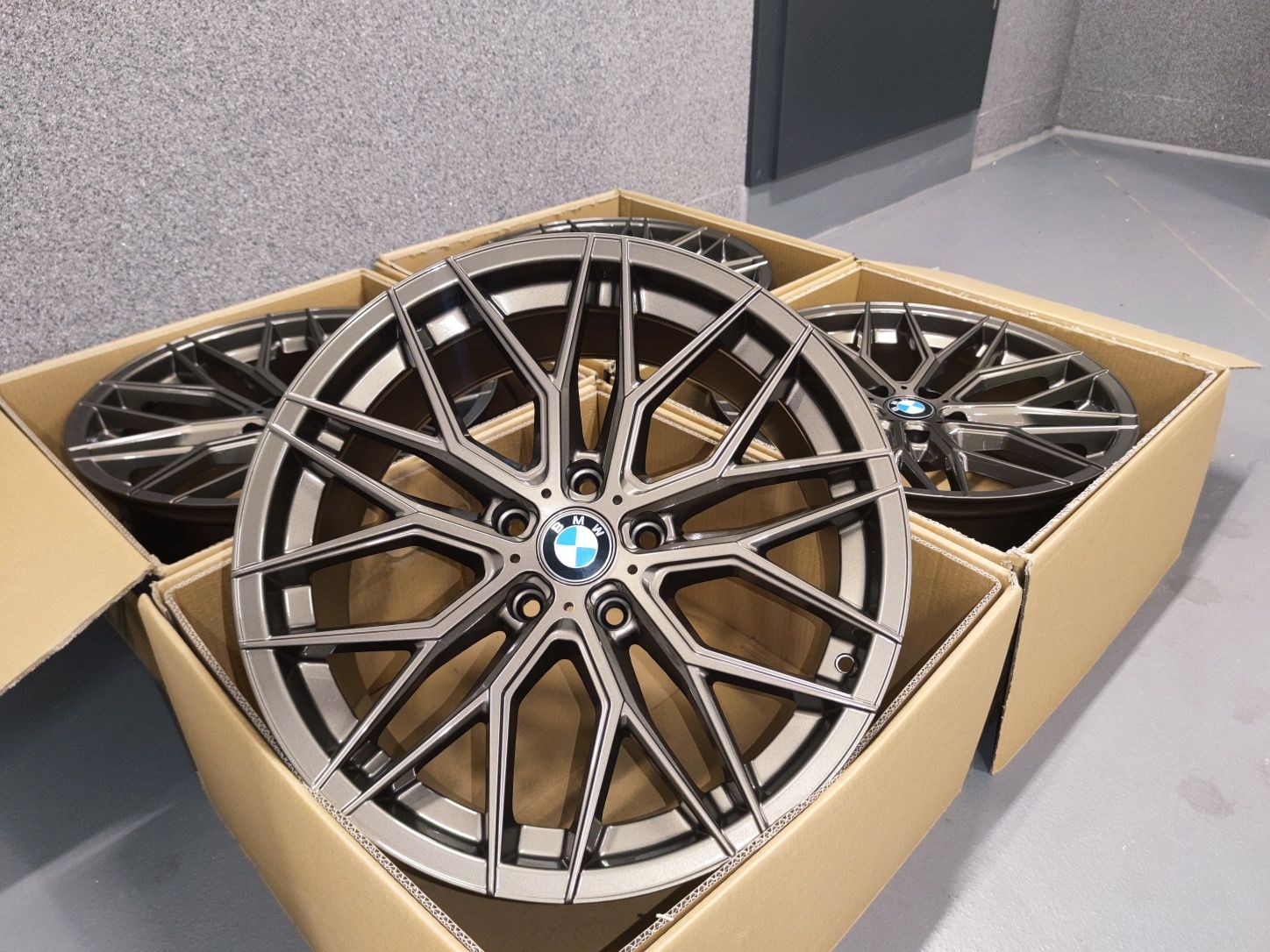 Felgi Arceo Valencia 19 " 5x120 BMW Glossy Bronze