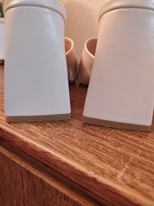 Шльопанці в ідеальному стані.