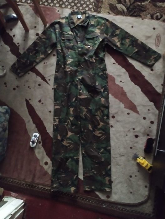 Камуфляжный комбинезон