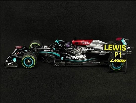 Mercedes - AMG Petronas F1 Team 1:18 Hamilton Minichamps