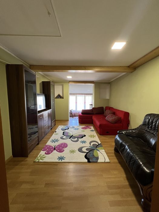 Півособняк із земельною ділянкою поруч центру міста