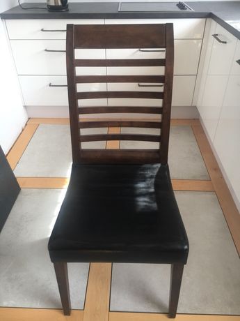 Krzesla drewniane 4 + 1 gratis