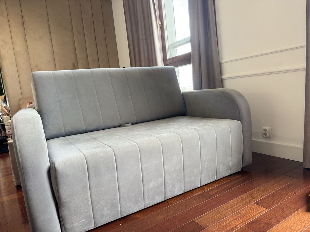 Sofa rozkładana 2-osobowa + pufa | wolnostojąca | szer. 145 cm | szara