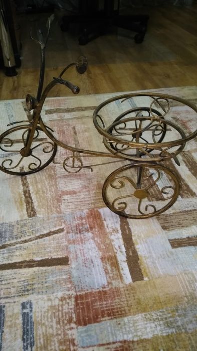 Продам подставки  для цветов.