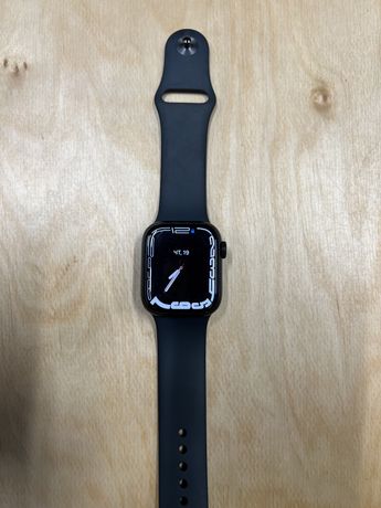 Продам часи Apple Watch 8 41mm чорні.За деталями в приват.