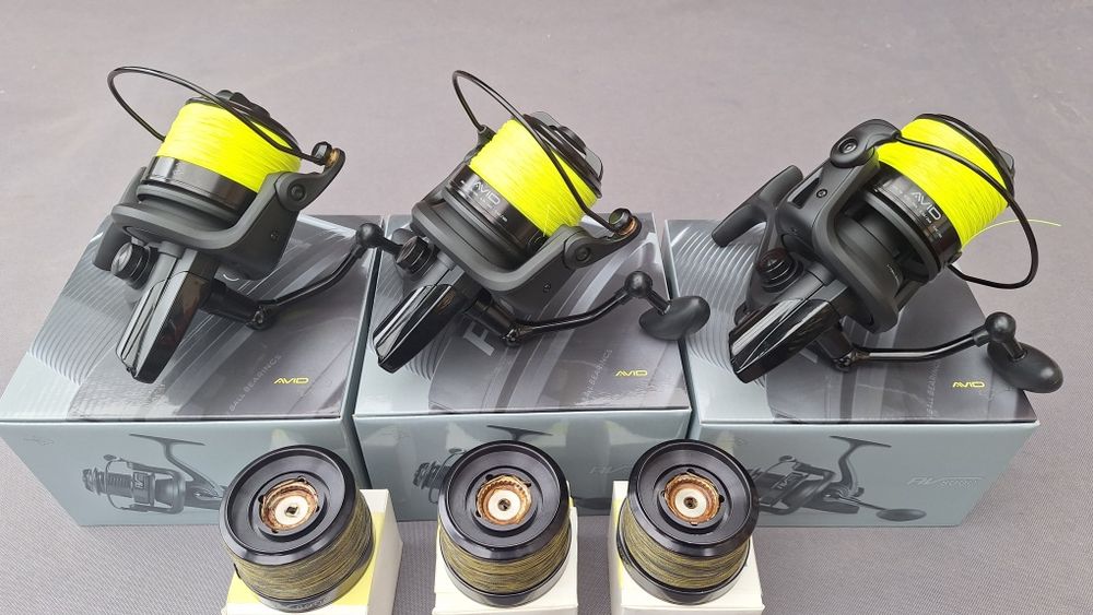 3 sztuki Avid Carp AV8000 kołowrotek karpiowy big pit jak nowe