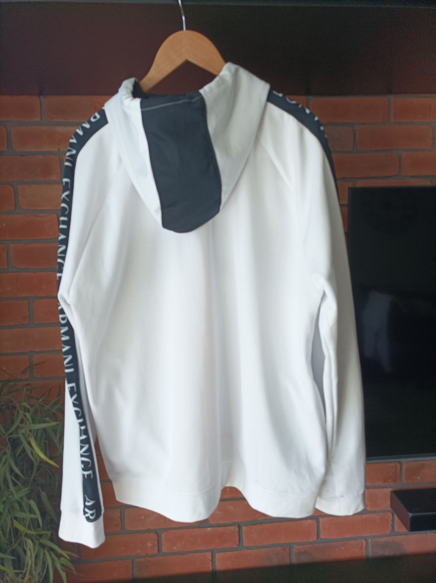 Oryginalna biała, rozpinana z kapturem bluza Armani Exchange