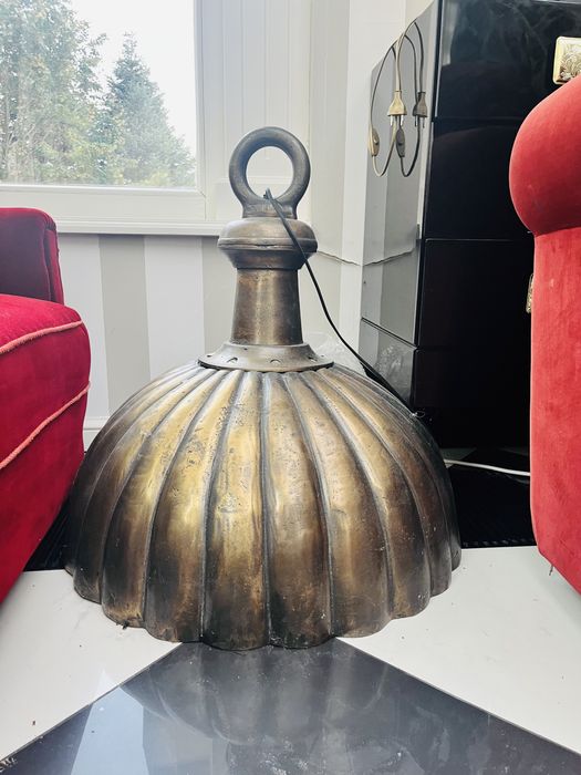 Piękna ozdobna loftowa lampa