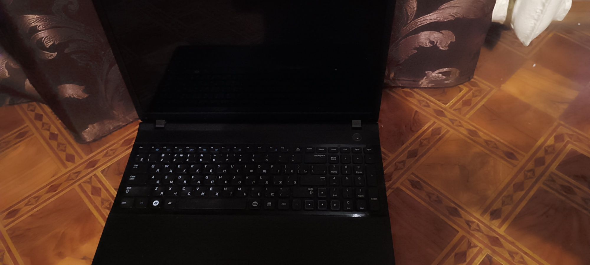 Отличный ноутбук Samsung np300e5x